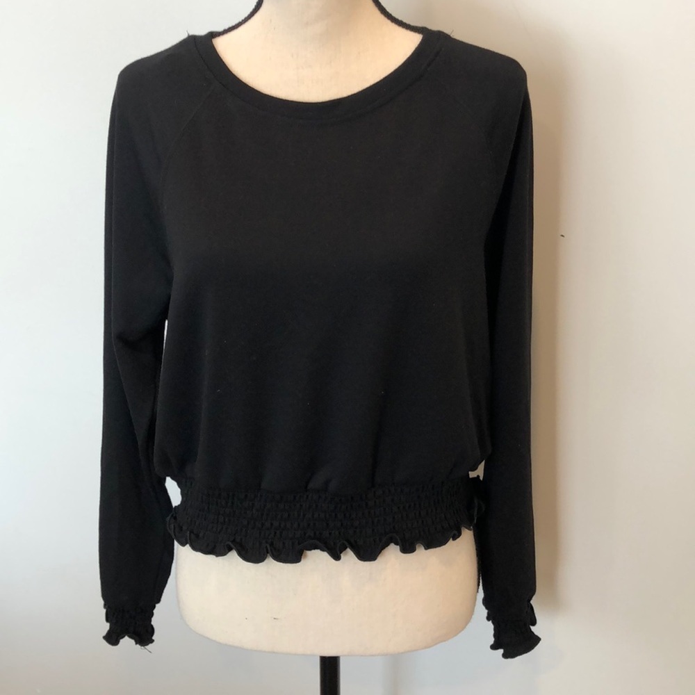 🎄Heart hips black long sleeve top with frills SZ L